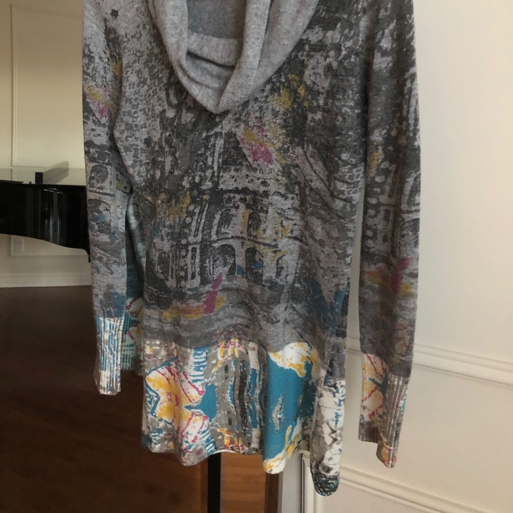 Vex Sweater - Picture 2 of 9
